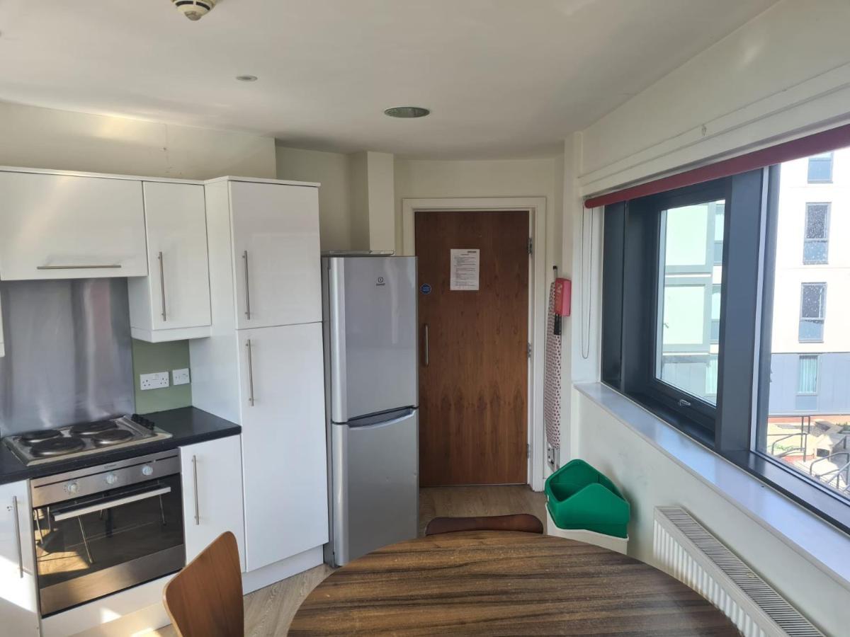 Zeni 3 Bed Apartment In Central Ексетър Екстериор снимка